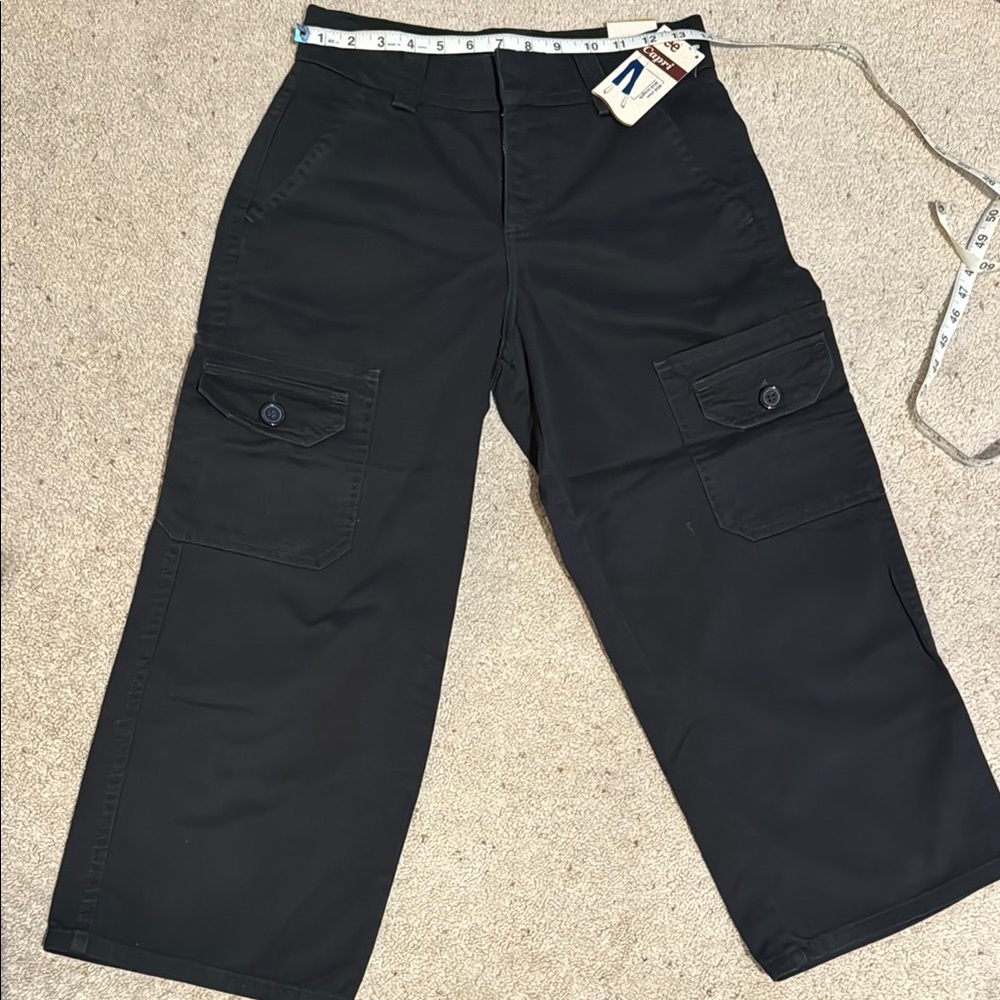 Women’s cargo style capri.